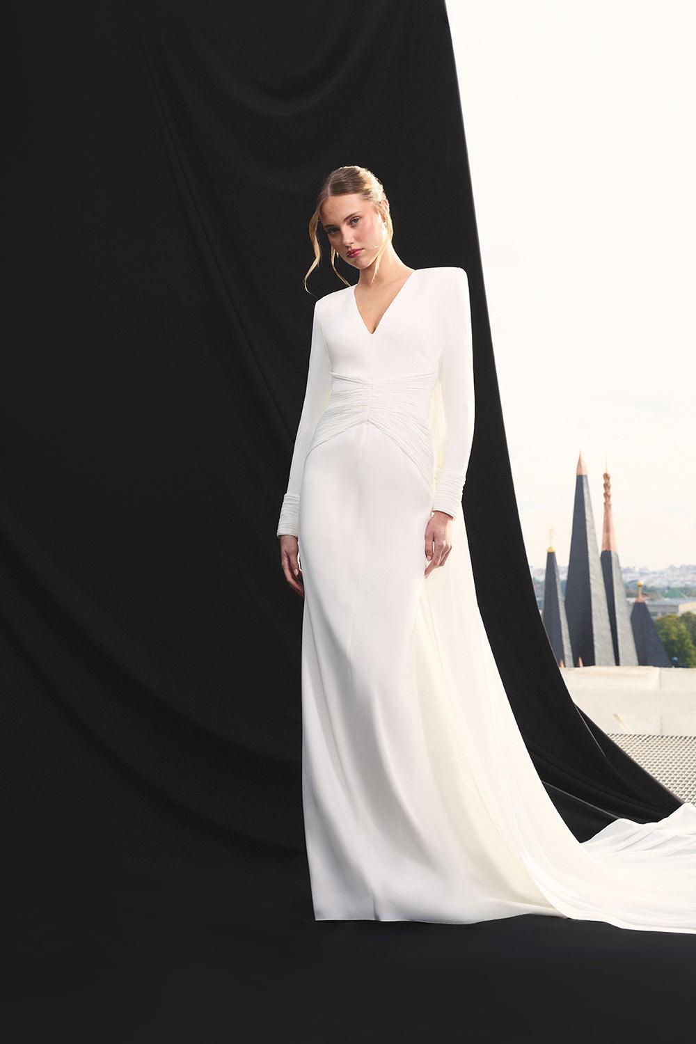 Vestido novia manga larga sencillo con escote en V