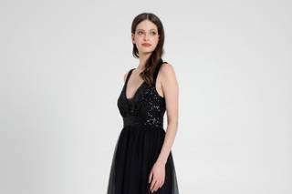 Vestido negro para boda de noche con tirantes anchos