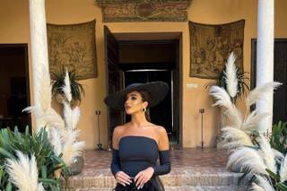 Vestidos negros de bodas con detalle con sombrero