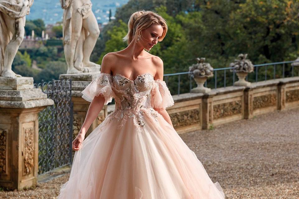 Look de novia con detalles rosas: 85 propuestas llenas de encanto