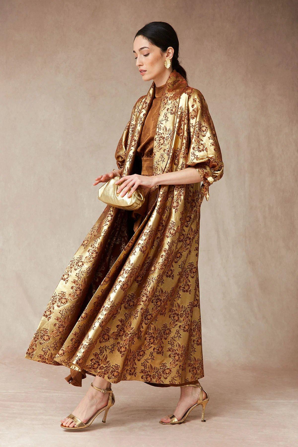 kimono en tonos dorados de Cossy