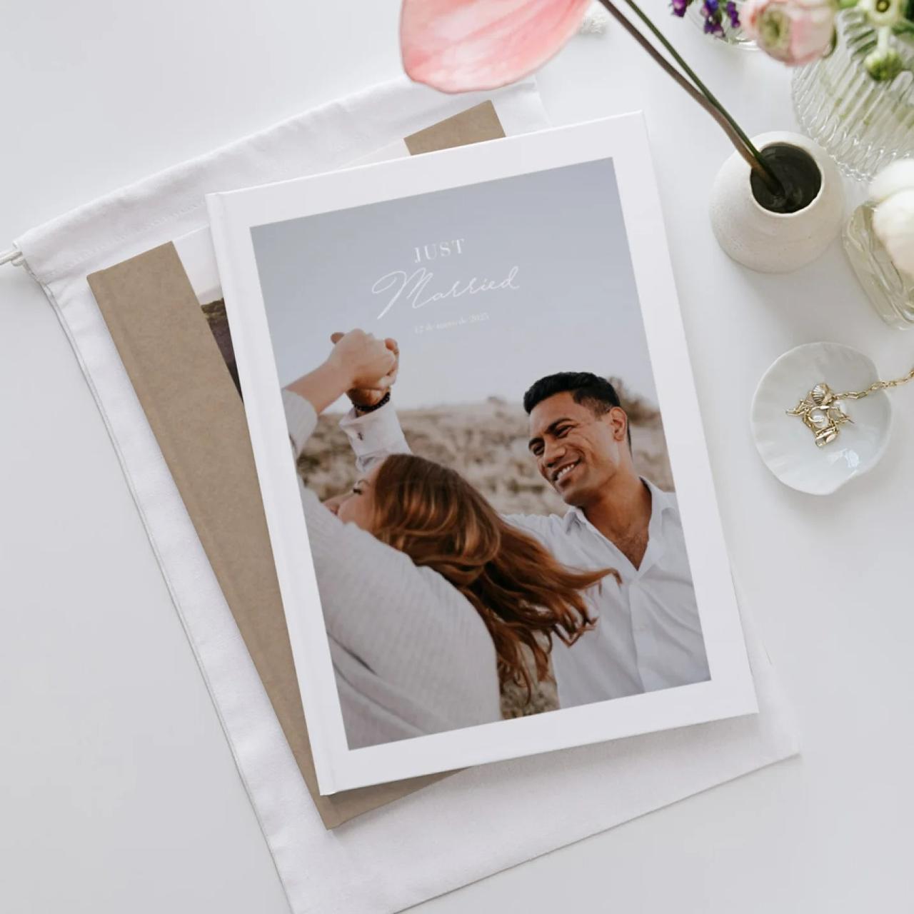 Qué regalar por bodas de algodón: álbum de fotos