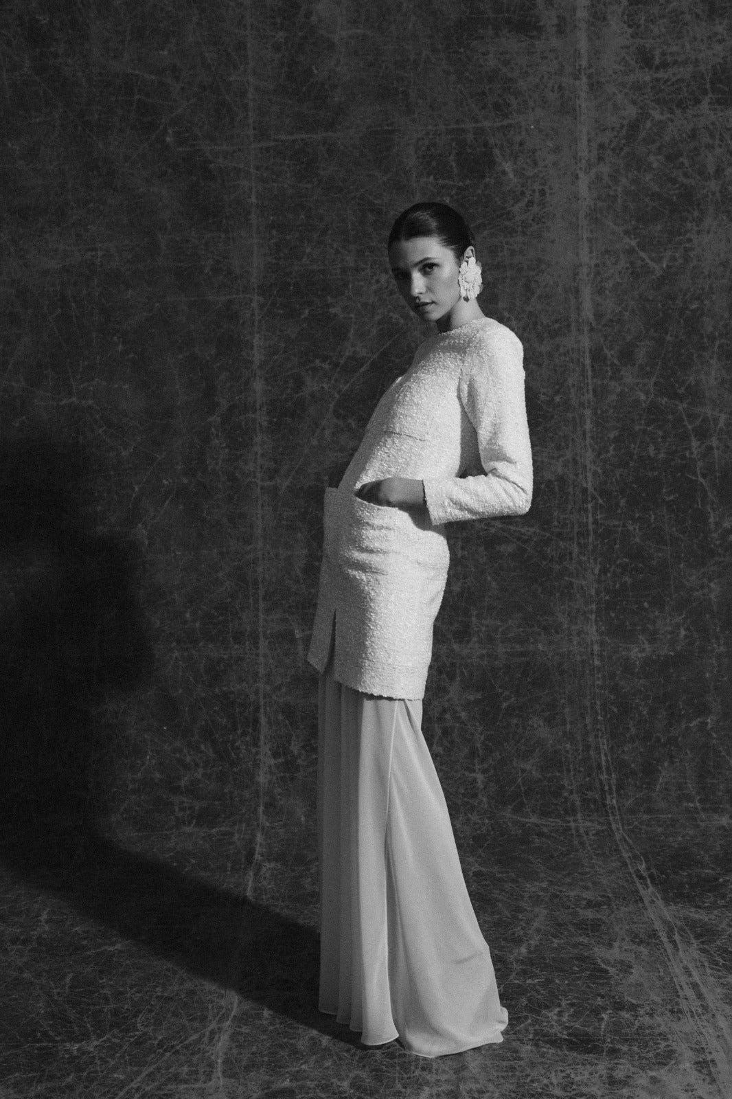vestido de novia corto con sobrefalda de gasa desmontable larga