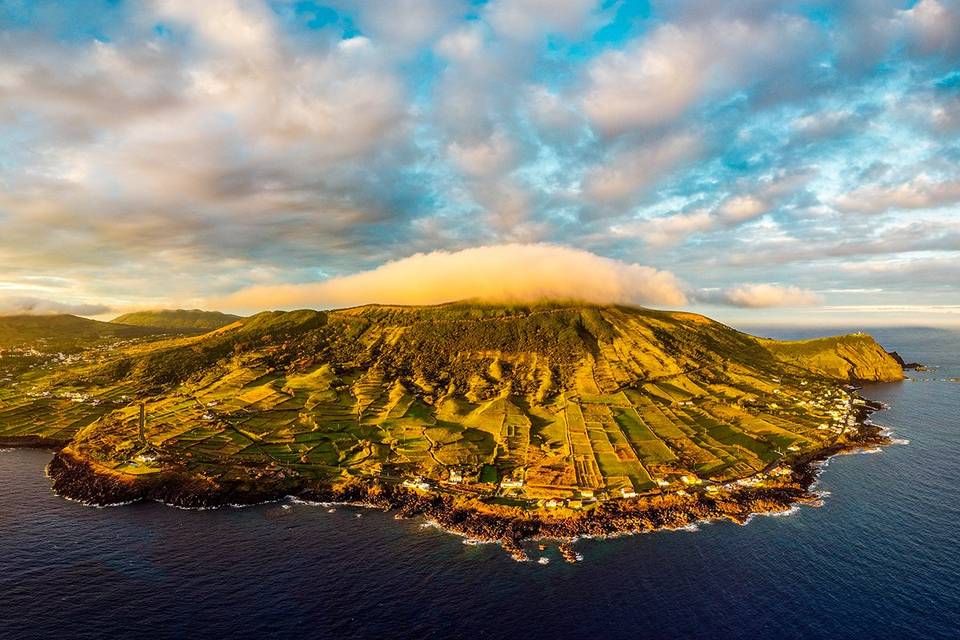 Vista aérea de Isla Graciosa en las islas Azores, Portugal