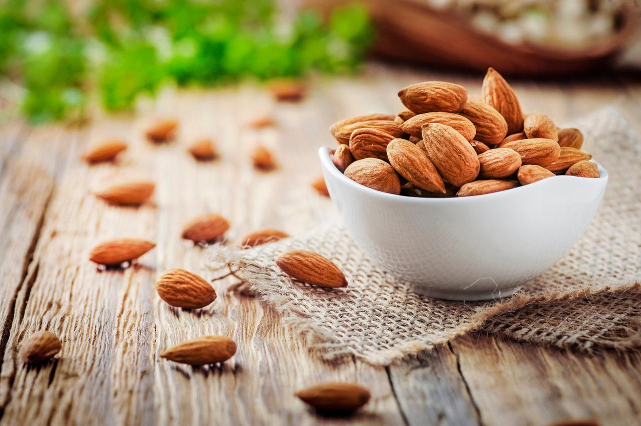 Alimentos imprescindibles para estar radiantes el día de la boda: almendras