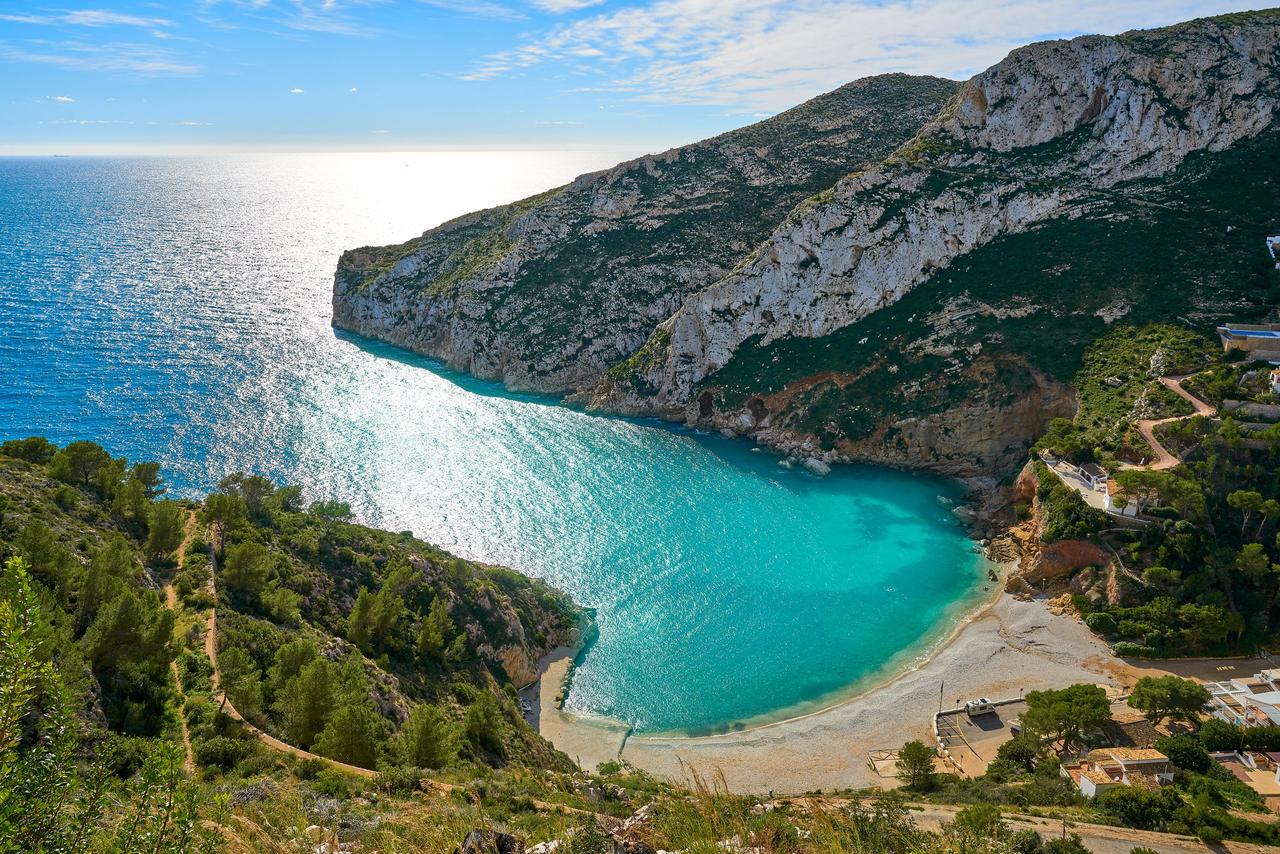 Vista aéreade la cala de La Granadella, en Xábia, en la Costa Blanca