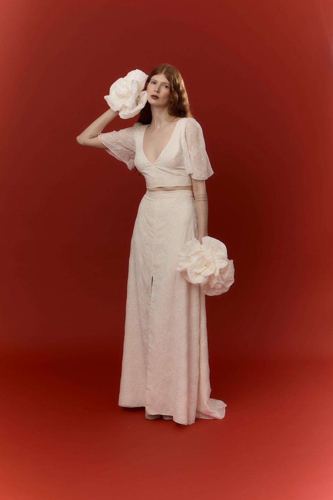 Vestido boda civil de dos piezas de top de manga corta y falda amplia
