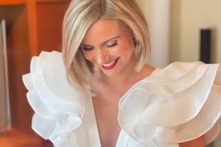 Peinados para bodas: pelo corto raya al lado