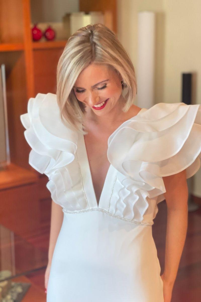 Peinados para bodas: pelo corto raya al lado