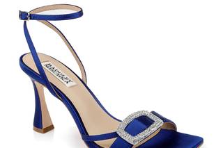 Zapatos de novia de colores: sandalias azules, con hebilla en la puntera