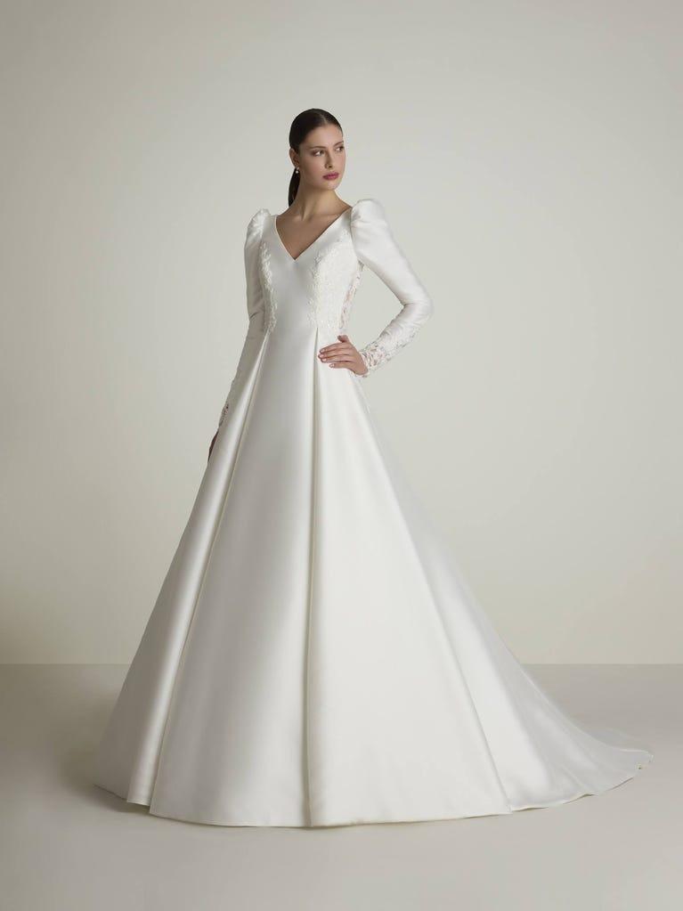 Vestidos novia manga larga abullonada y corte princesa