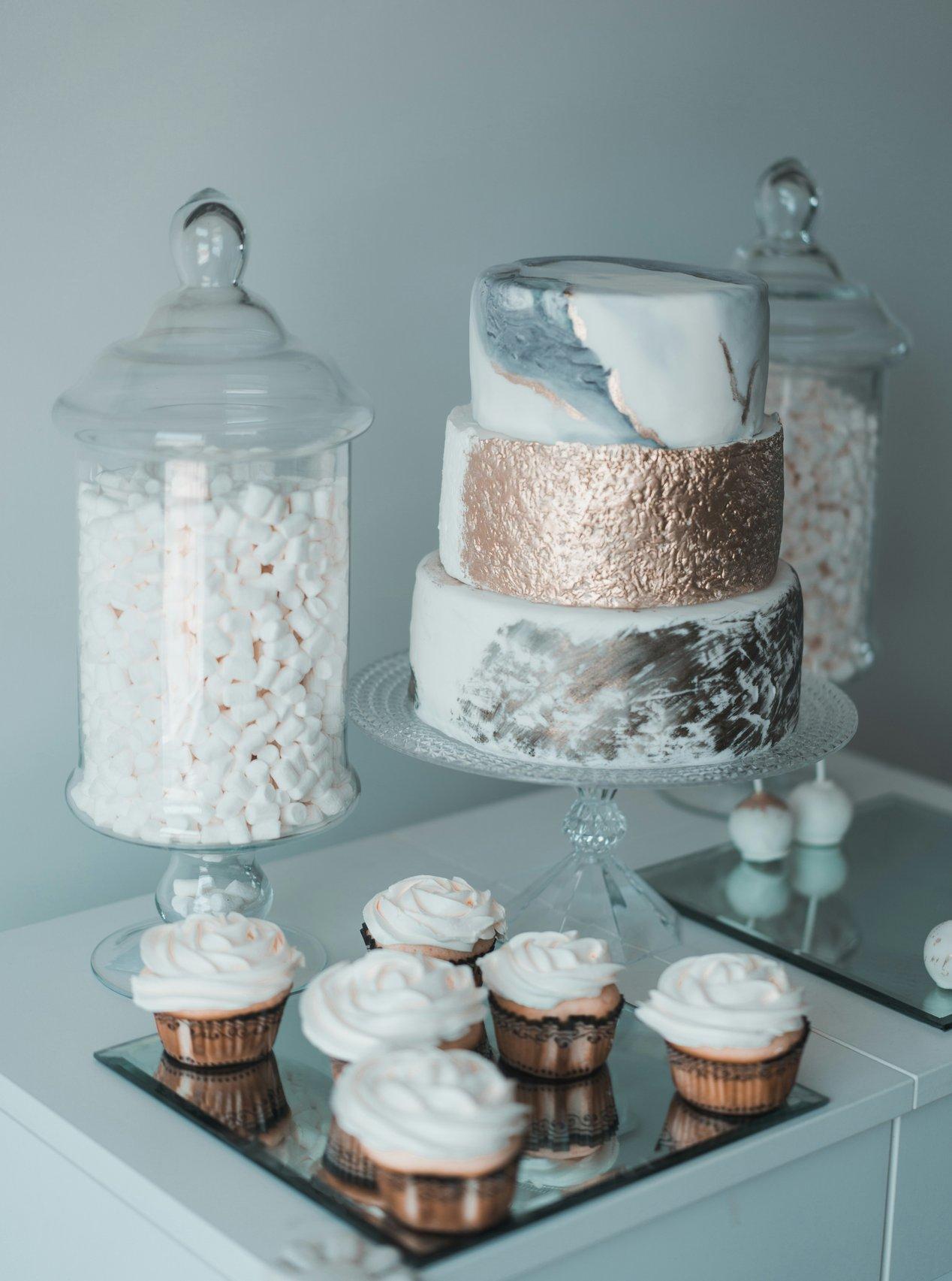 Tarta de boda con efecto mármol