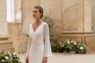 Vestidos de novia 2025 sencillos, con mangas acampanadas