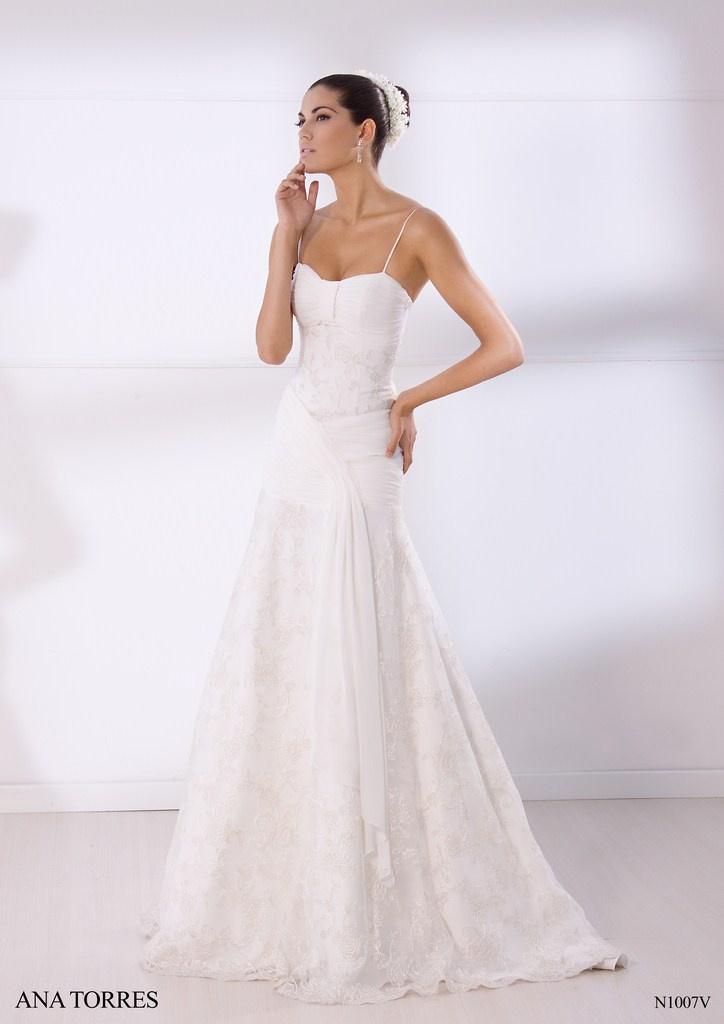 Vestido boda civil escote bandeau y de tiro corto