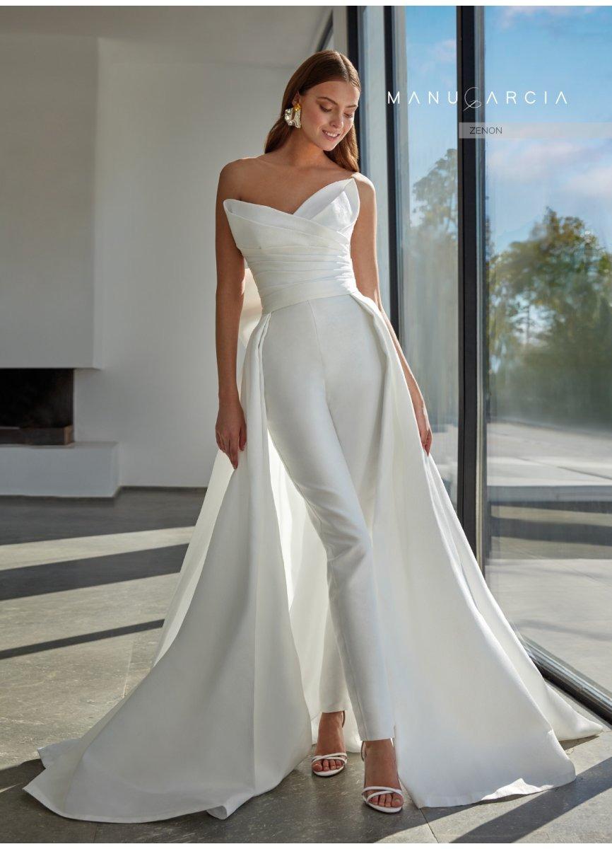 vestidos de novia para mujeres maduras: dos palabra de honor con pantalón y capa desde la cintura