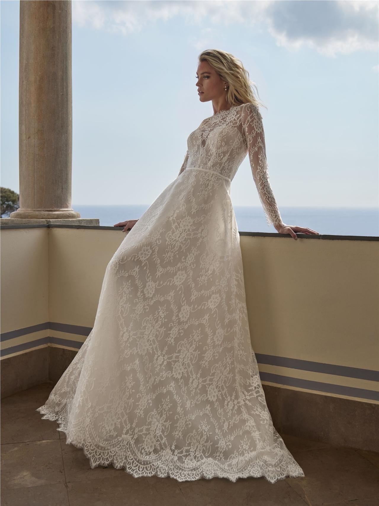 Vestido de novia con manga larga y encaje