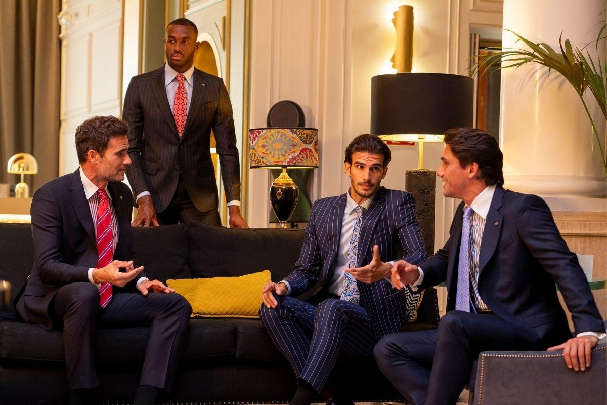 Grupo de hombres con traje de boda de Félix Ramiro
