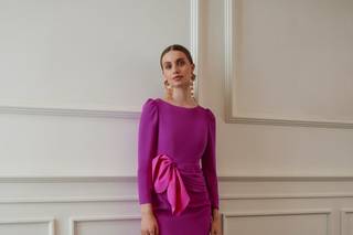 Traje de cóctel con manga francesa y drapeado con lazo en la cintura
