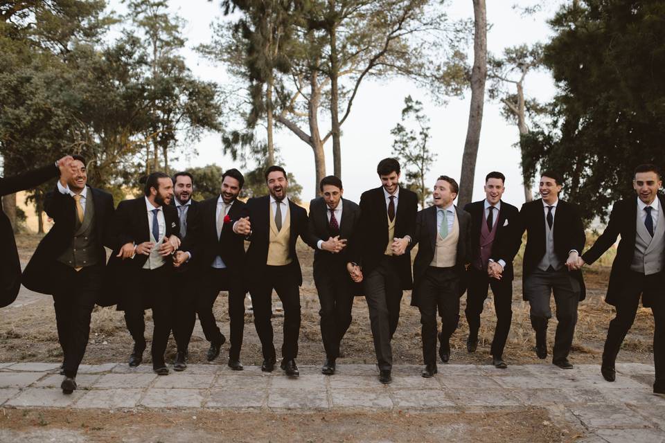 Cómo vestir para una boda si eres hombre: guía completa para acertar