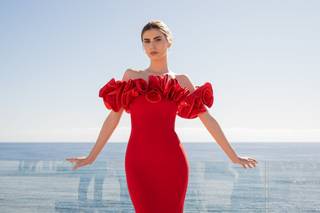 Vestido tipo cóctel con flores en 3D