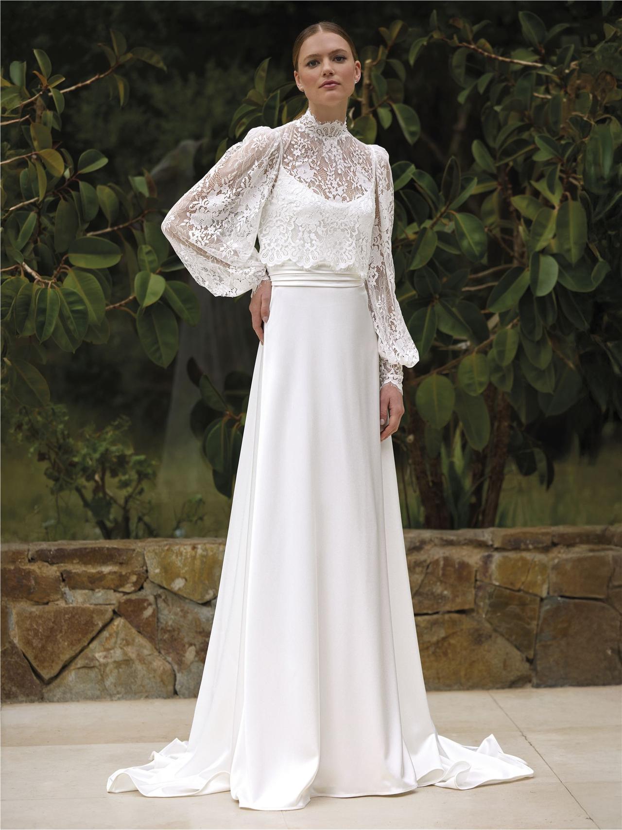 Trajes de novia manga larga y aire romántico
