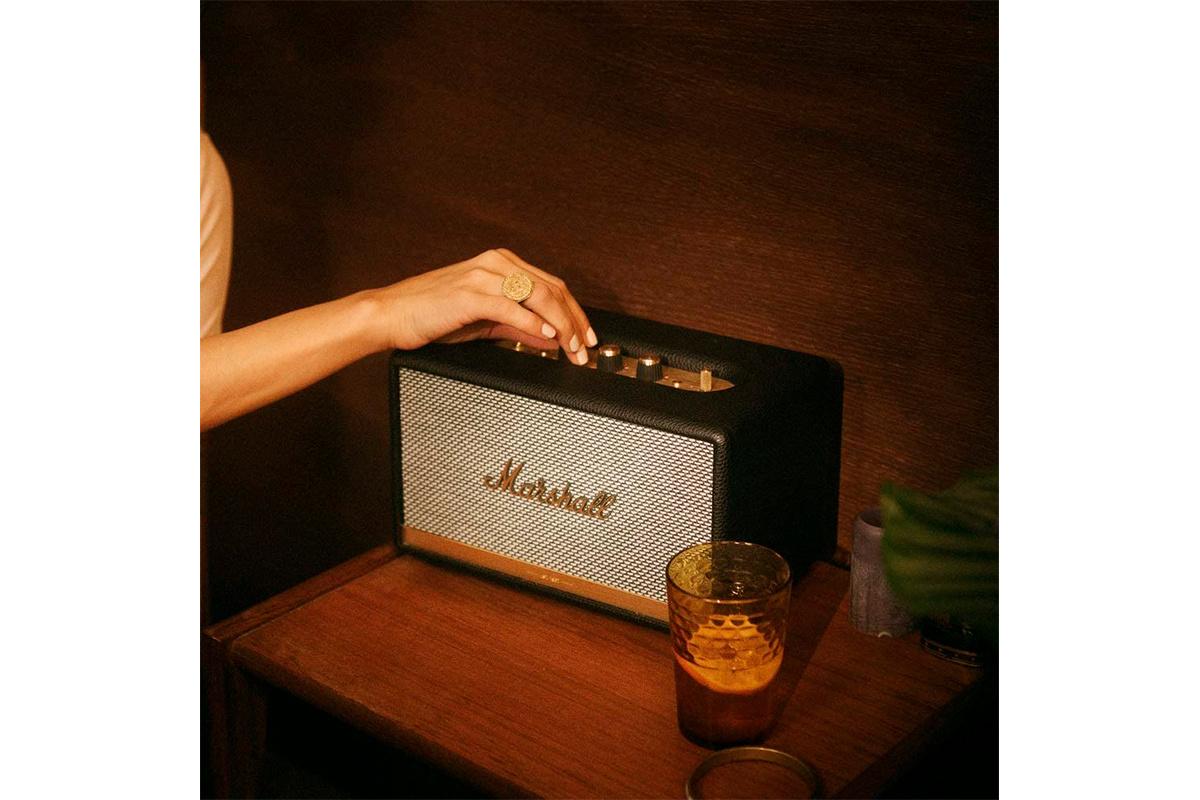 Altavoz Marshall de sobremesa de estética vintage