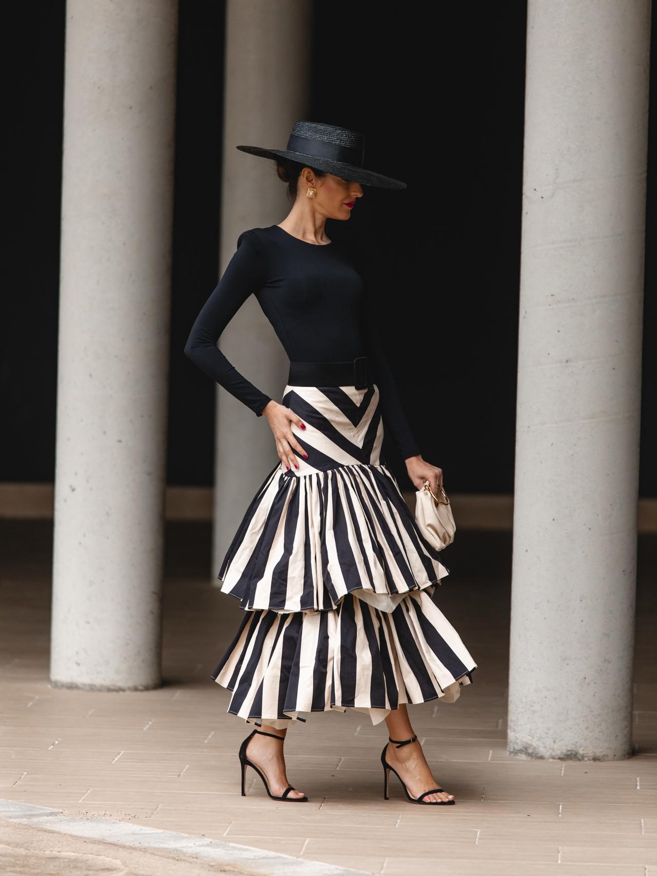 vestidos de boda de invitada dos piezas falda de rayas con sombrero