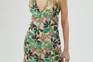 Vestidos de fiesta cortos y estampados, con escote en V