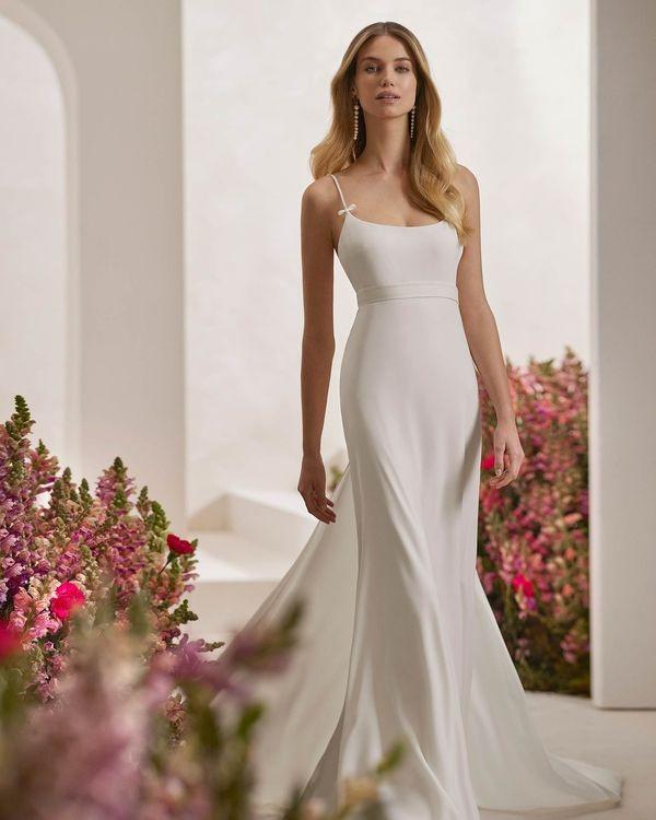 Vestidos de novia civil sencillos con tirantes espagueti