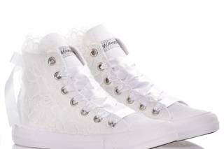 Zapatos novia invierno: Converse con lazo trasero