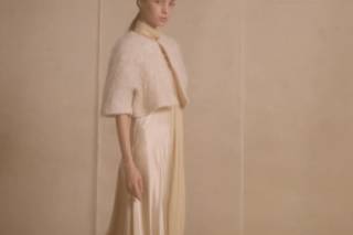 vestidos de novia para mujeres maduras: con abrigo y falda estilo de lencero