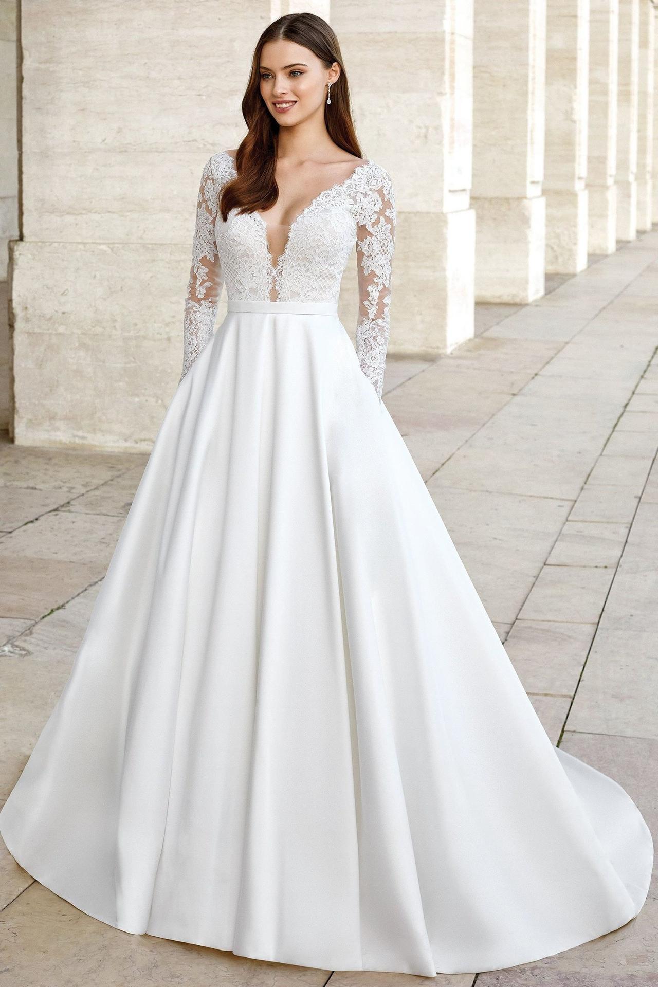 Vestidos novia manga larga con encaje y profundo escote deep plunge