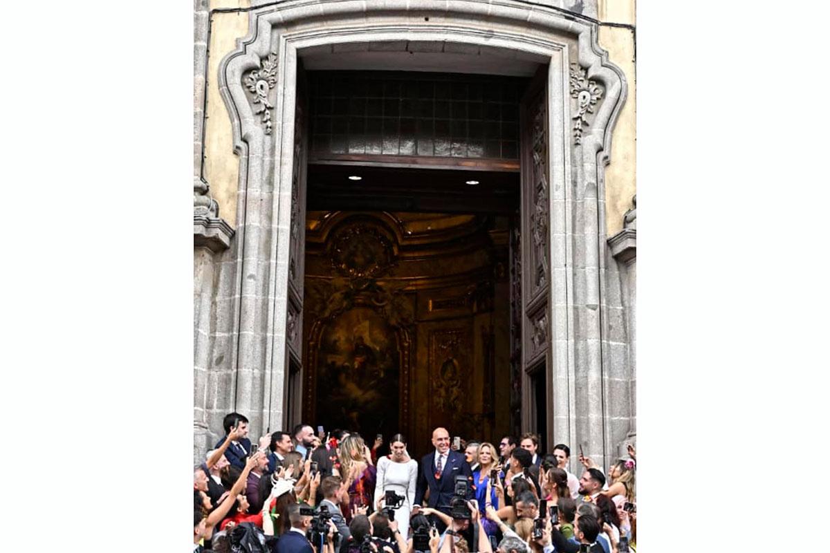 salida de la basílica de San Miguel tras la boda de kiko matamoros y Marta López Álamo