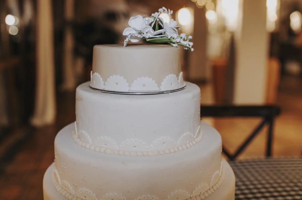 Tarta de boda de aire clásico