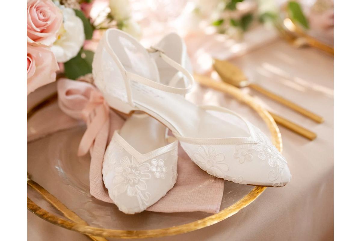 30 zapatos de novia vintage llenos de encanto