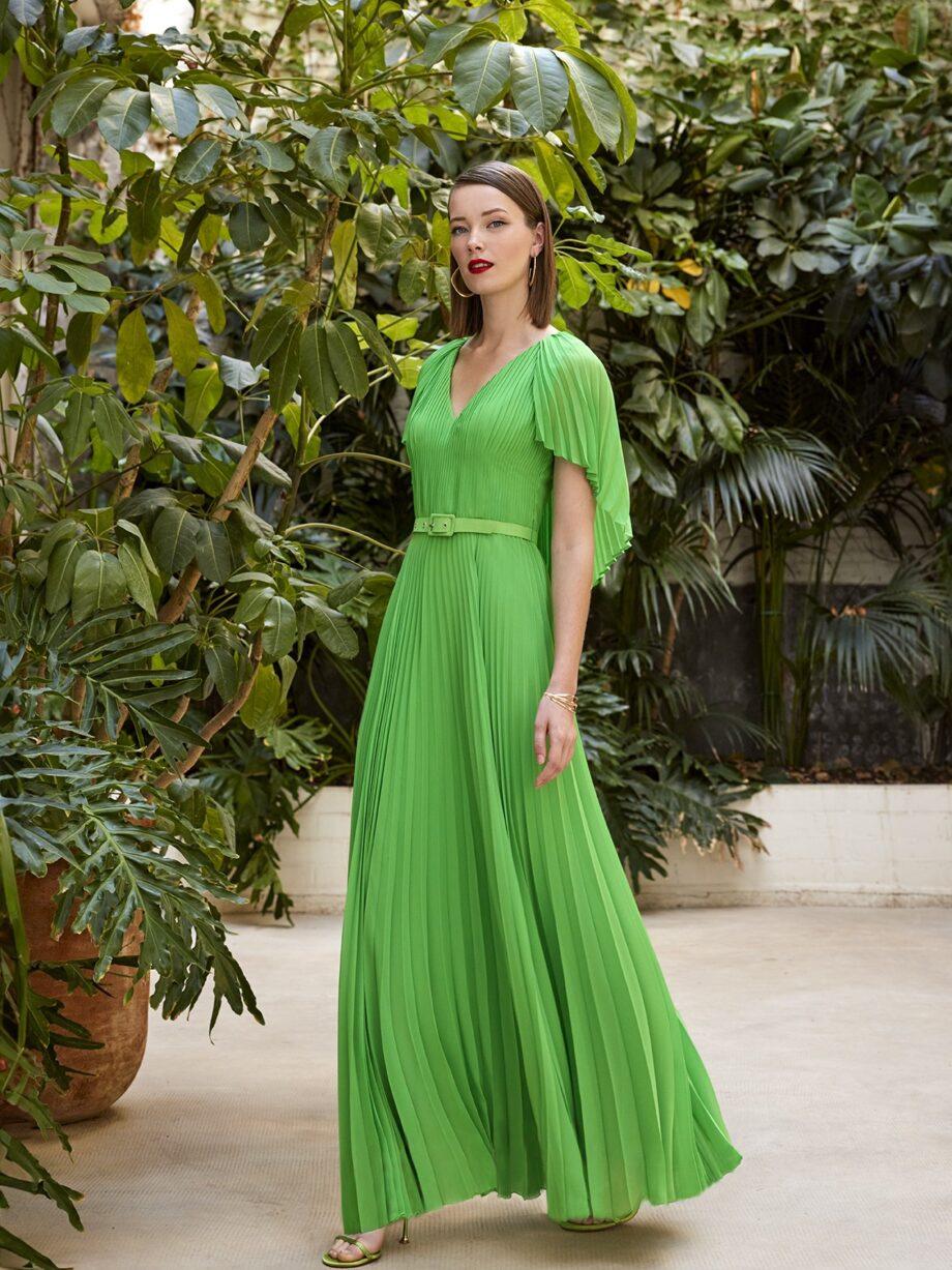 Madrina elegant sencilla: vestido de fiesta verde con tablas