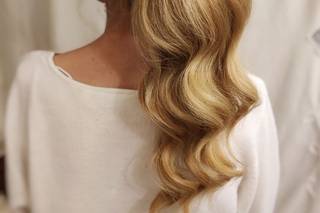 Peinados para bodas: coleta con ondas al agua