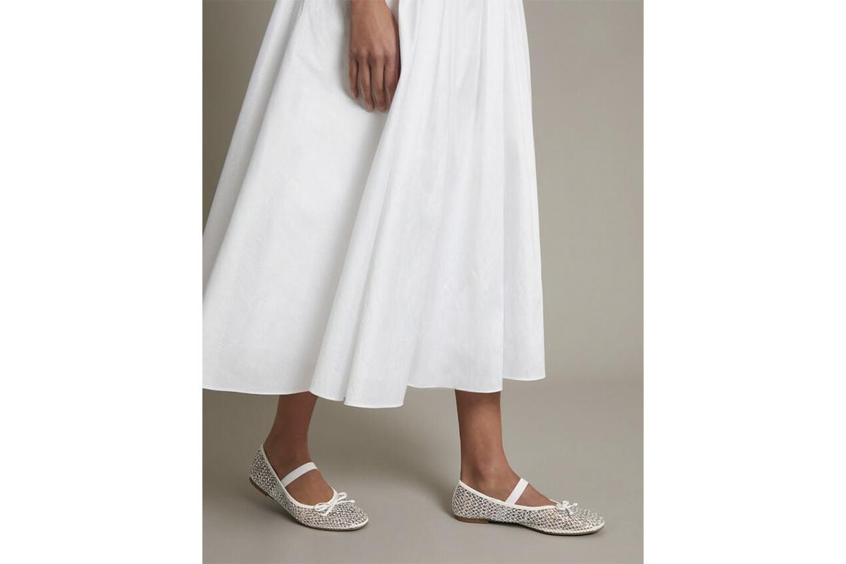 Zapatos de novia planos: bailarinas blancas con pedrería