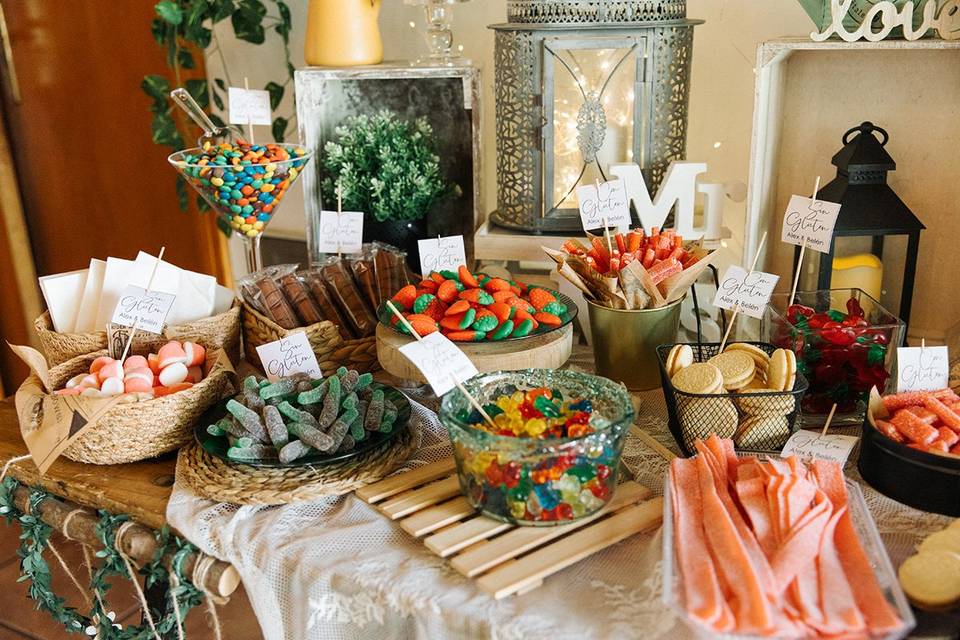 Cómo decorar la mesa de dulces de la boda: 7 pasos para que quede bonita