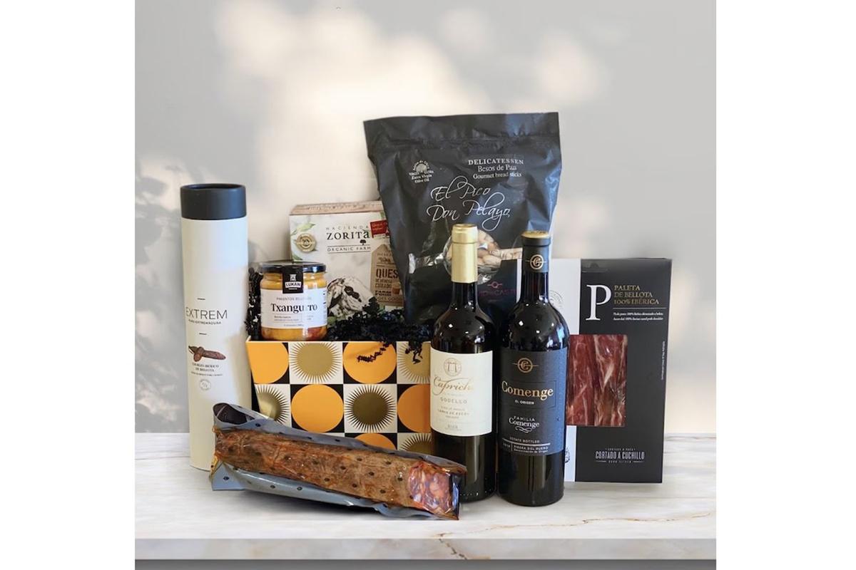 Qué regalar a tu pareja por San Valentín: lote con embutido ibérico, queso y vino