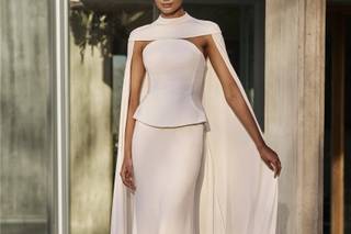 vestidos de novia para mujeres maduras: con corpiño y capa con cuello alto
