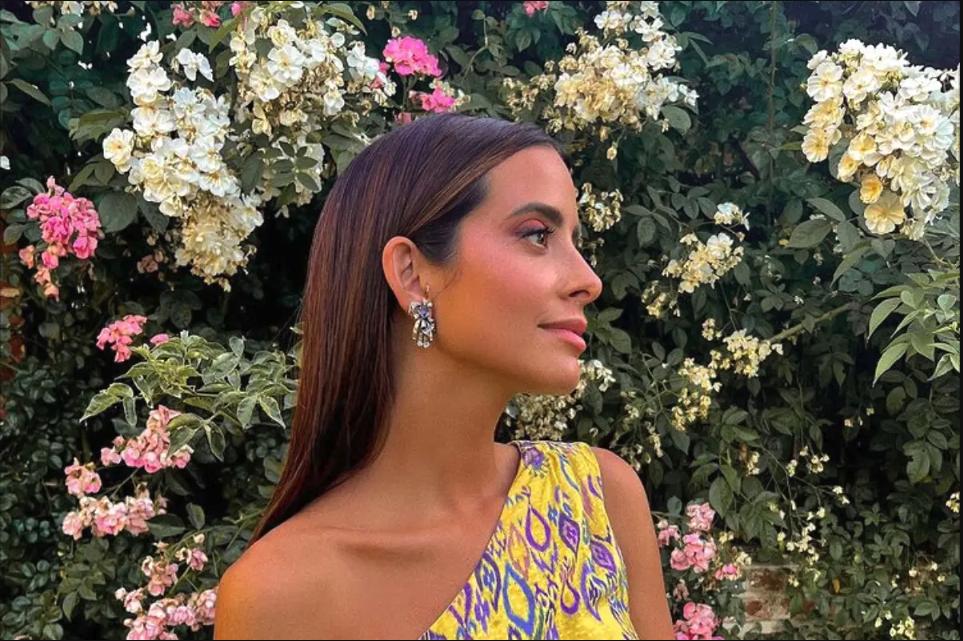 ideas de peinados para invitadas de boda con pelo largo