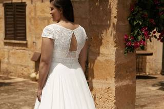 Vestidos de novia para tallas grandes: vestido de novia de corte línea A con encaje en la espalda