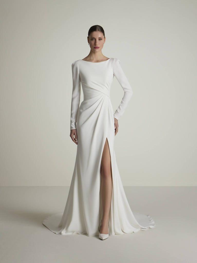 Vestido novia manga larga sencillo con frunces en el cuerpo