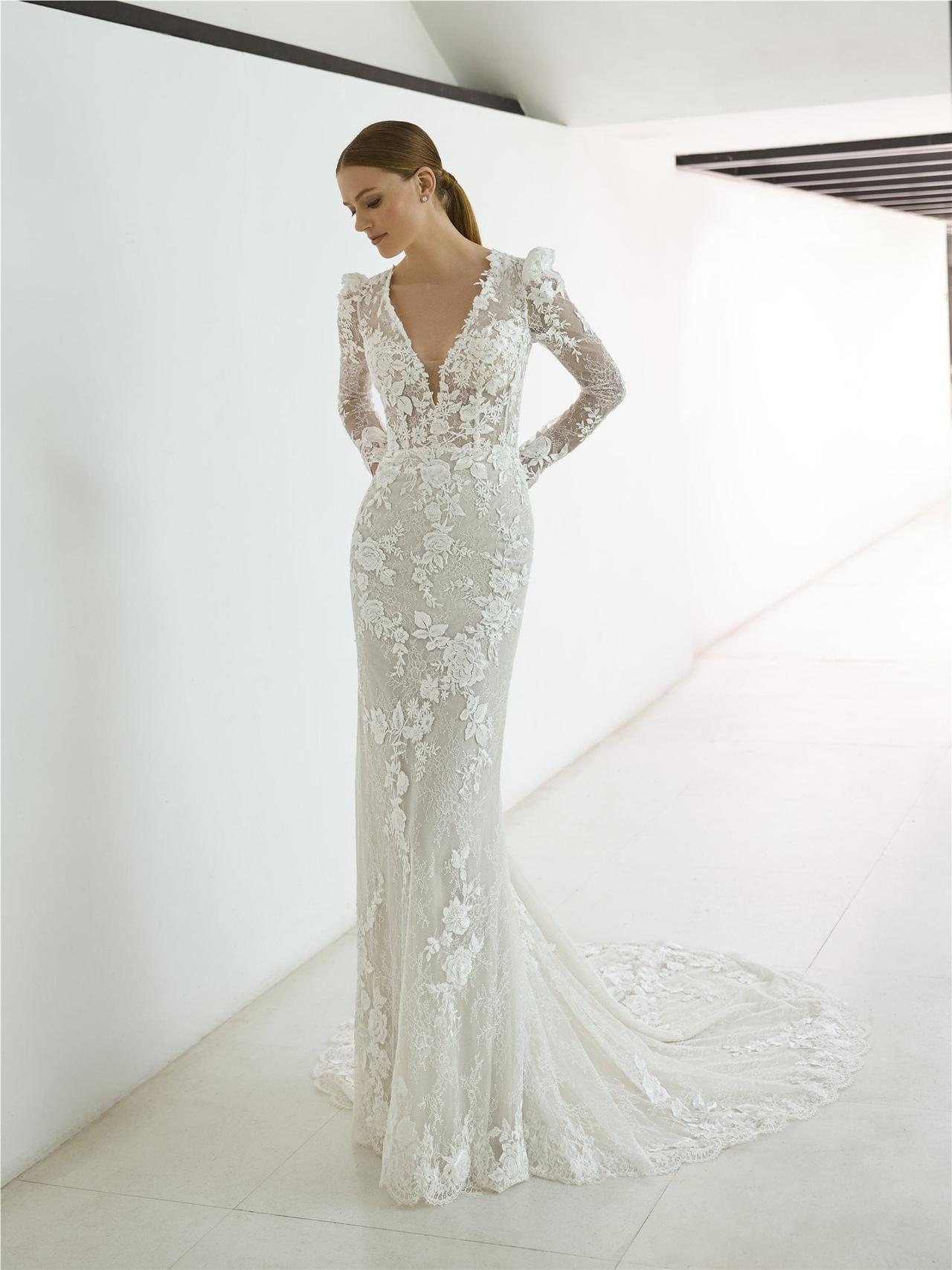 Vestidos novia manga larga con encaje y escote en V