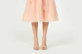 Vestido cóctel boda en rosa palo con volantes