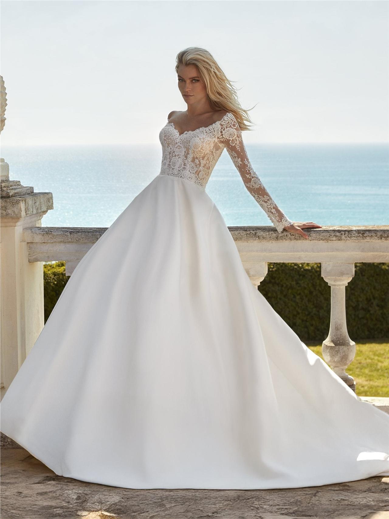 Vestidos de novia de manga larga y corte princesa