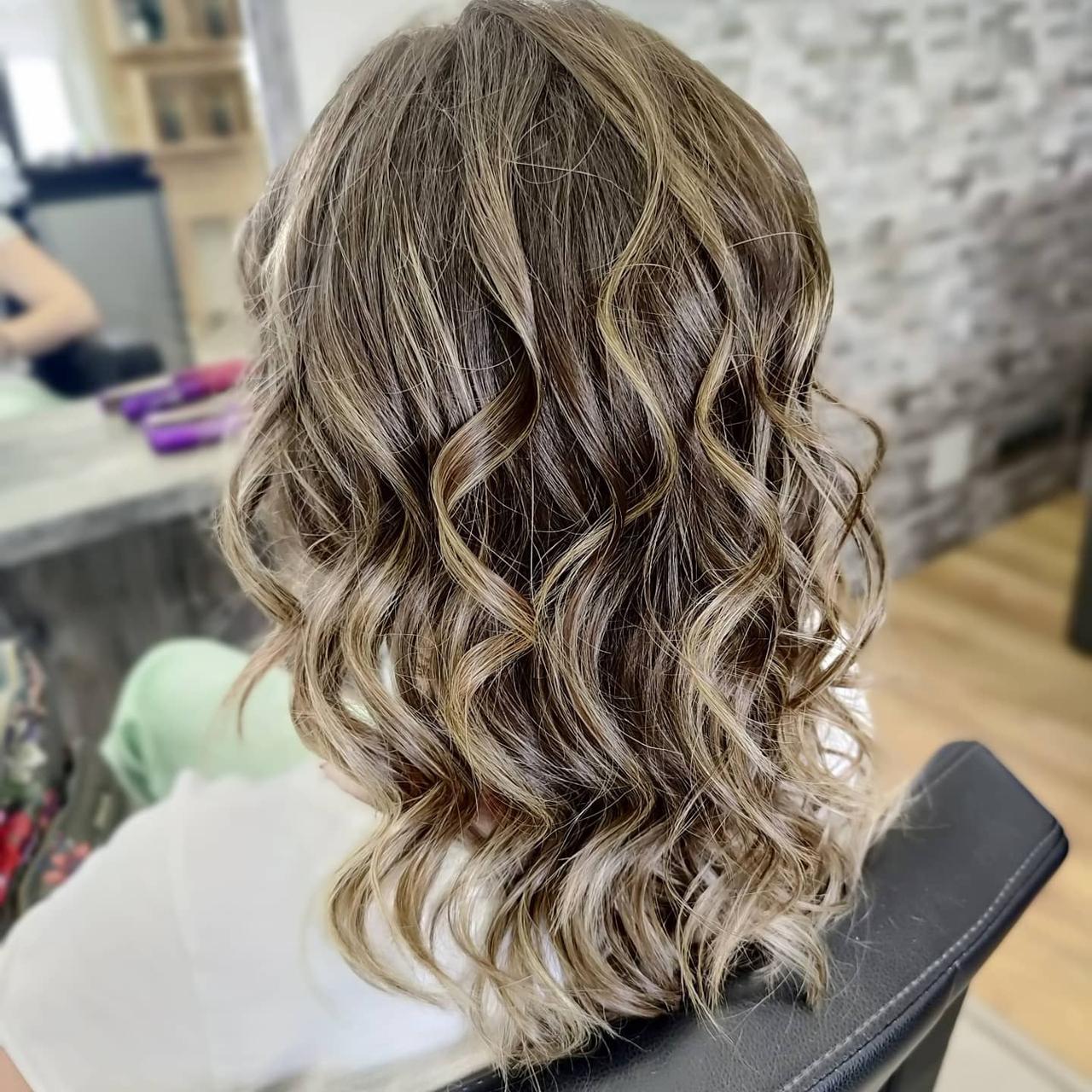 pelo suelto con ondas marcadas