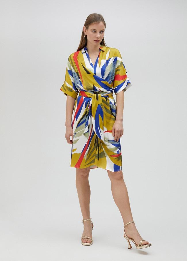Vestidos de fiesta cortos estampados, con escote en pico