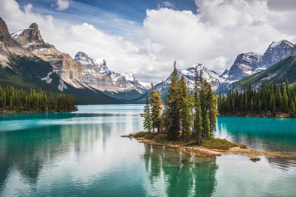 Montañas rocosas de Canadá y lago Moraine